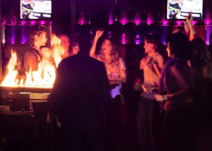 شقة Neves - Location: Joli 4 Personnes Dans Un Quartier Anime Et Jeune